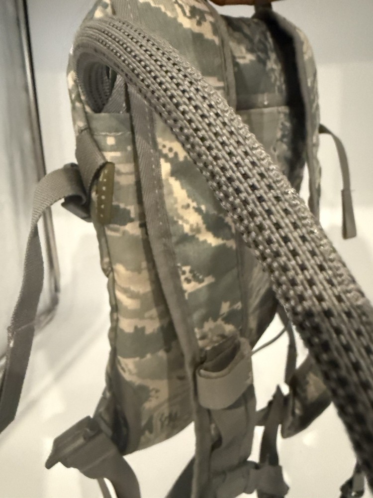 ABU Hydration Backpack 3L 100 Oz