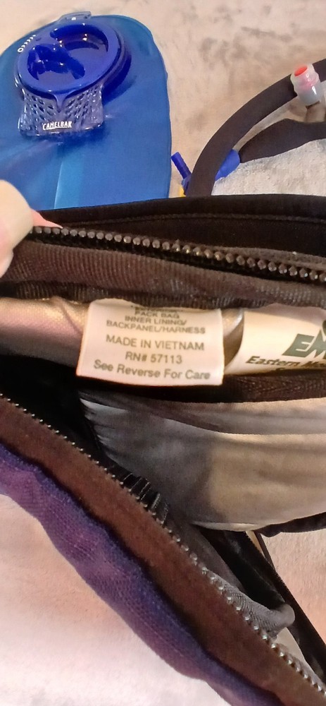 EMS Eastern Mountain Sports Hydration Backpack with 2L Bladder Insulated