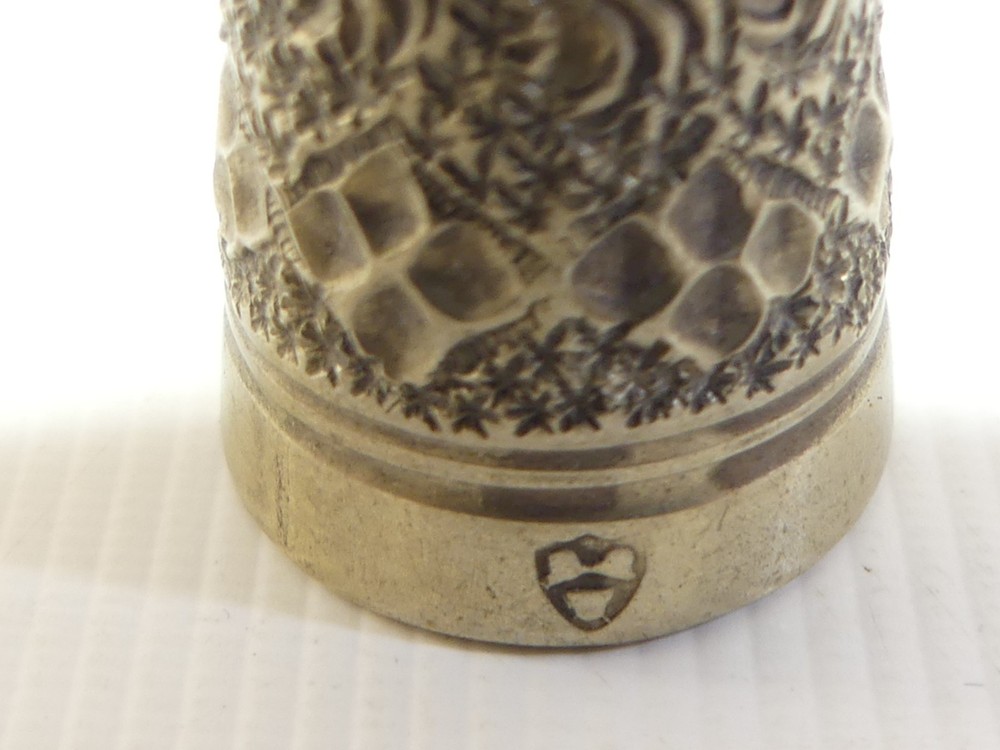 (ref288CX) Unusual sterling silver thimble