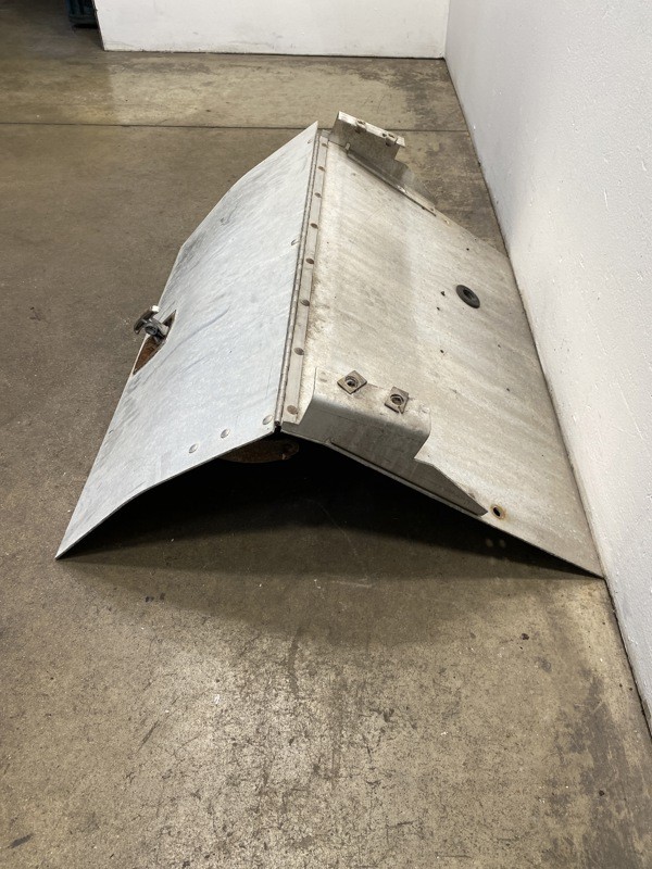 2012 Peterbilt 587 Battery Box Cover (683-10209)