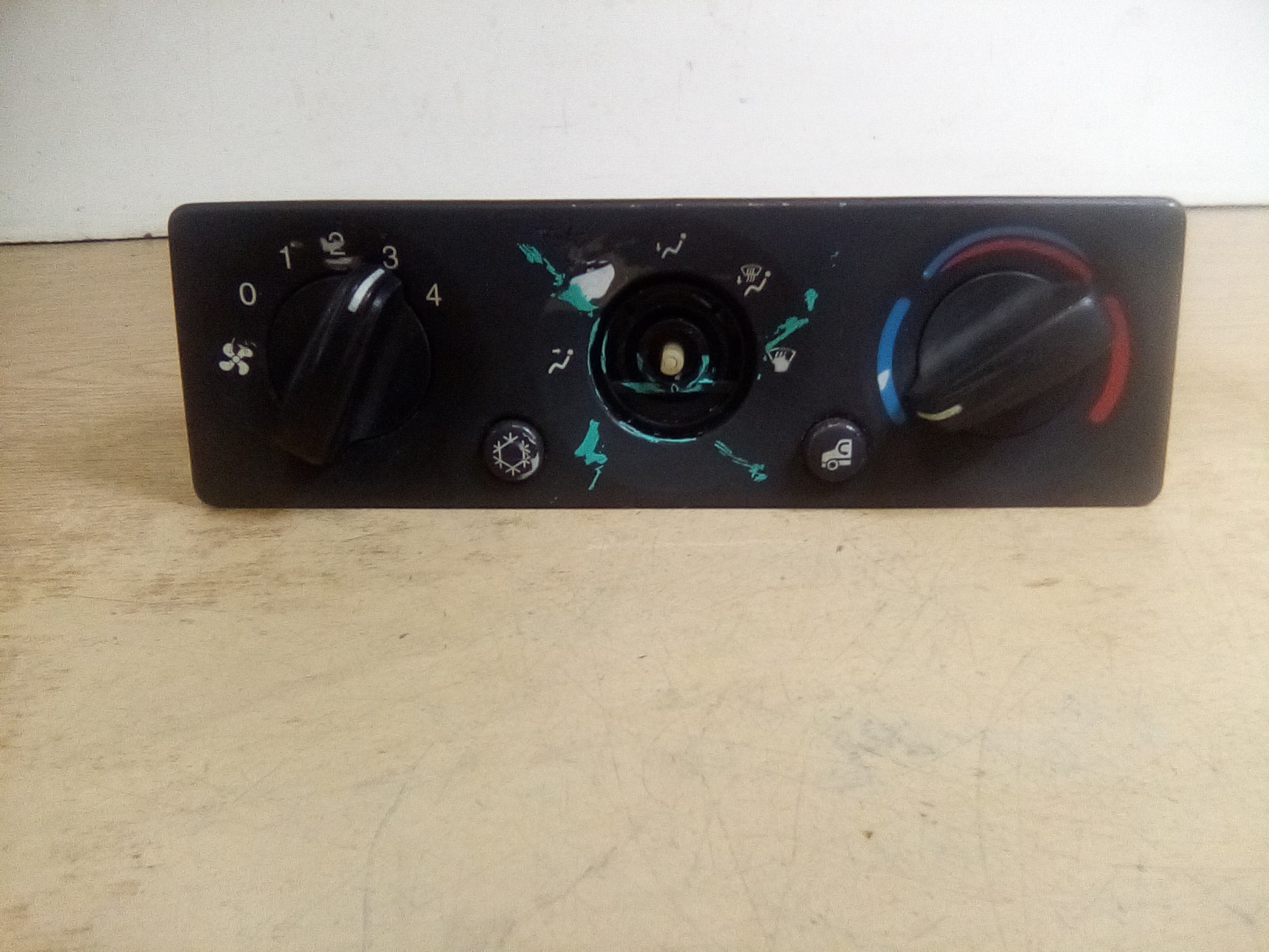 Peterbilt 387 OEM Q21-6012 Climate Control "MISSING KNOB"