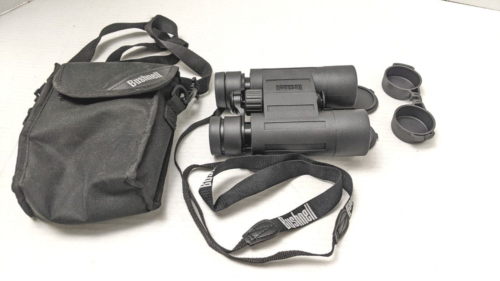 Bushnell Banner Binoculars 10x42 305 ft Mint Condition