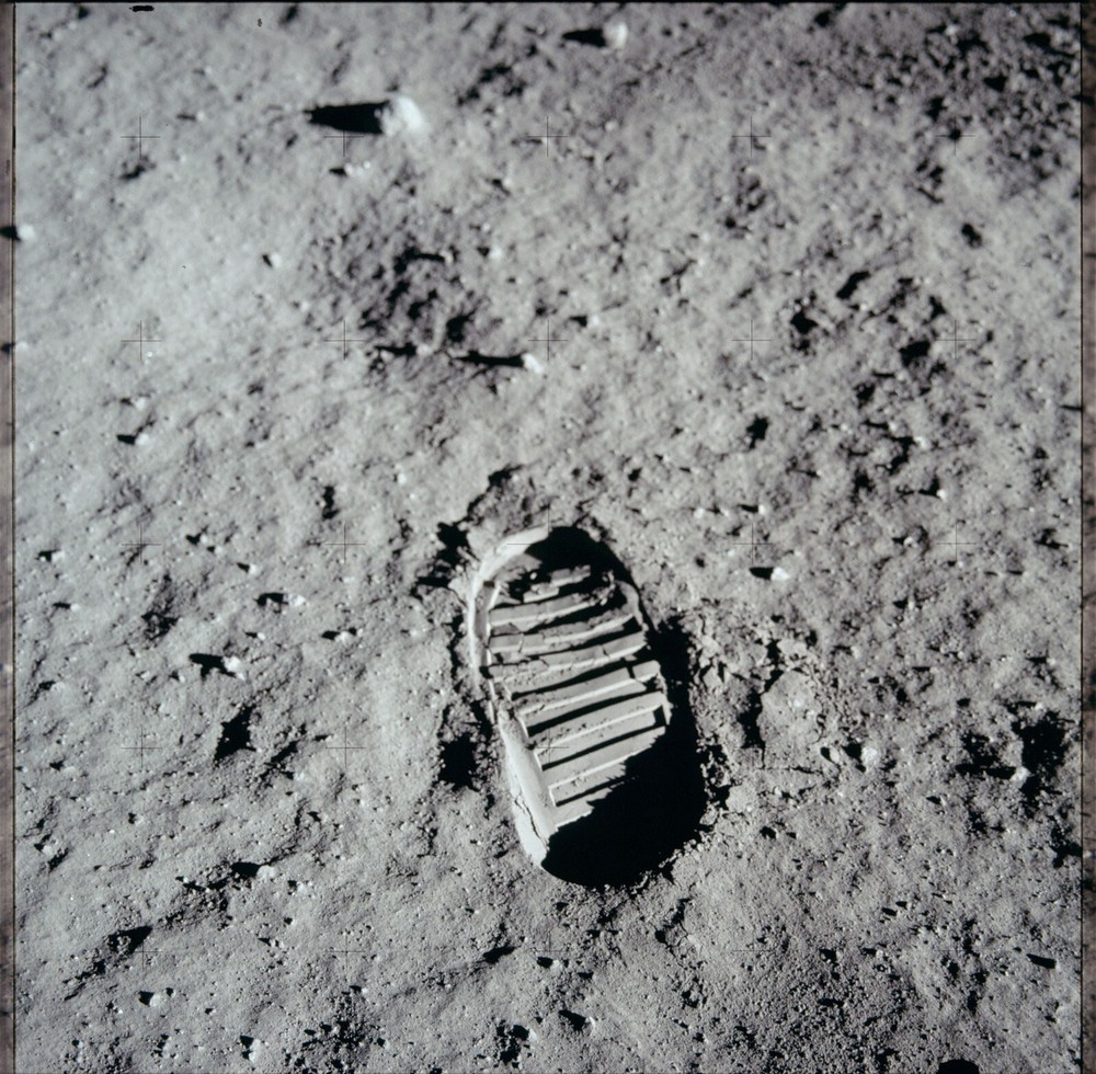 Apollo 11 Moon boot Print by SD Studios FULL SIZE! NOT A SCULPTURE!!! WHAT???!!!