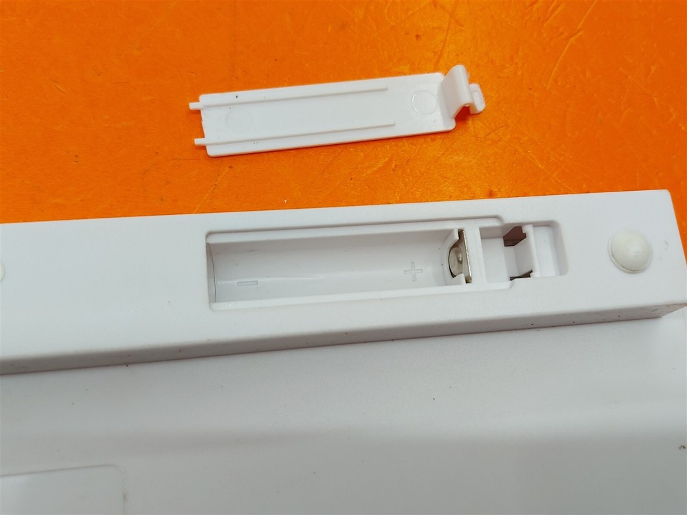 ⭐️⭐️⭐️⭐️⭐️ LB1 High Performance Wireless Bluetooth Slim Mini Keyboard - White