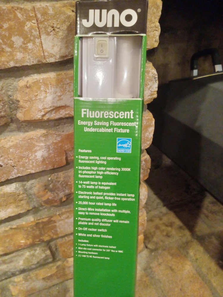 Juno 22" Undercabinet Fluorescent Lighting 3000K