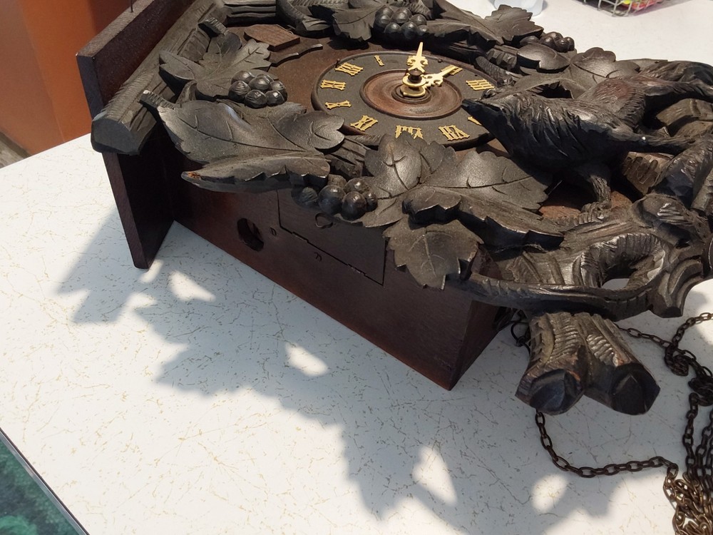 Antique BLACK FOREST Cuckoo Clock w/Wolf