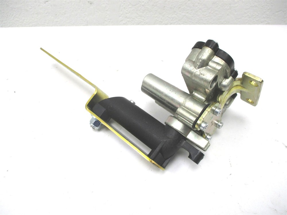 90054007 NEW HALDEX CONTROLLED RESPONSE HEIGHT CONTROL VALVE