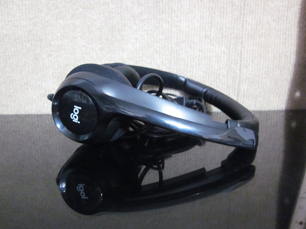 Logi Headphone Headset Wired USB Padded Ears Volume Control Chat Very Good A
