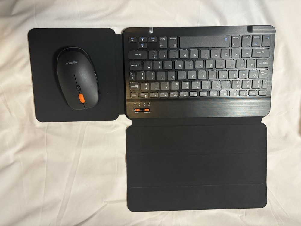 Meetion Wireless Keyboard And Mouse BTC9660 - Black