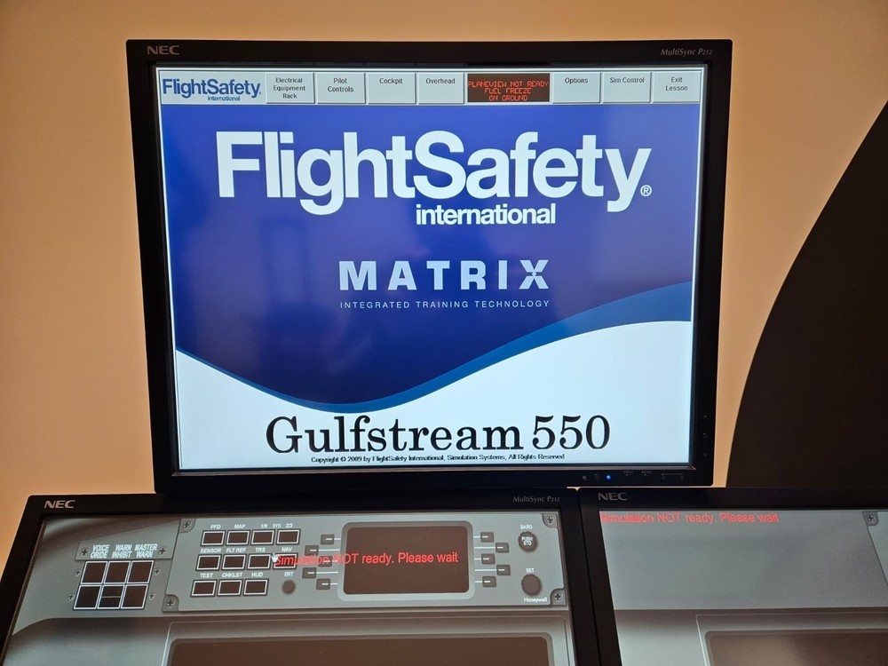 ^ Flight Safety GFS Graphical Flight-Deck Simualtor G550 Gulfstream Multi-Touch