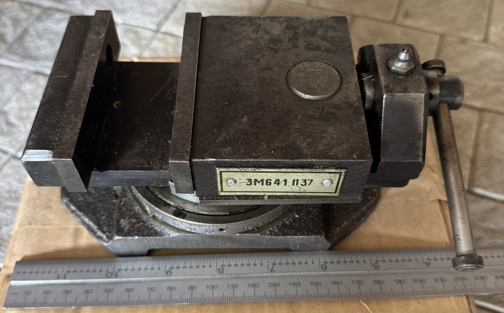 Pprecision machine vise with micro-feed USSR
