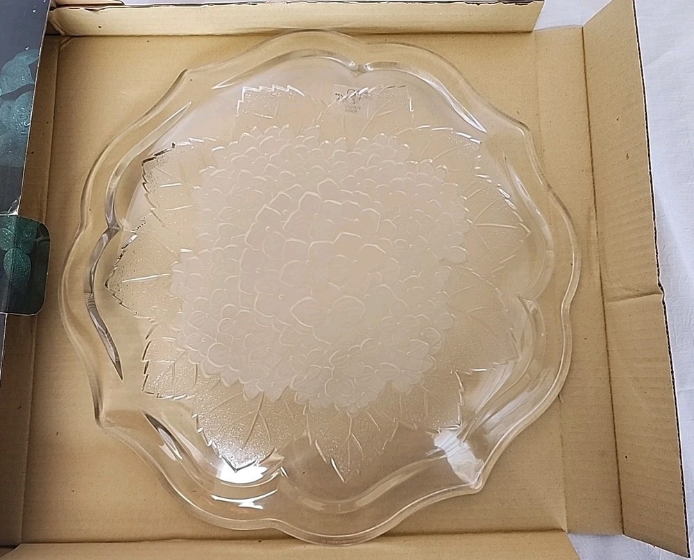 Studio Nova Hydrangea 14" Crystal Centerpiece Platter New Open Box