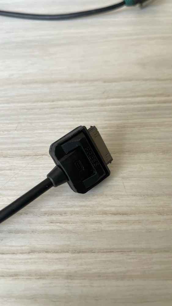 VW Audi Iphone Ipad OEM Adapter 5N0035554