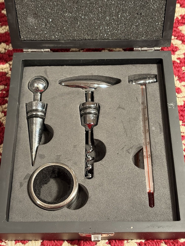 Tee It Up Wine Tools Set