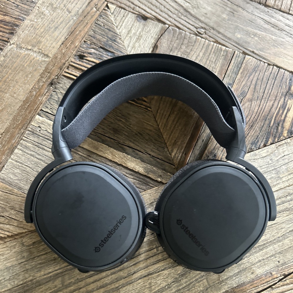 SteelSeries Arctis 7 Plus Wireless Over-Ear Gaming Headset - Black