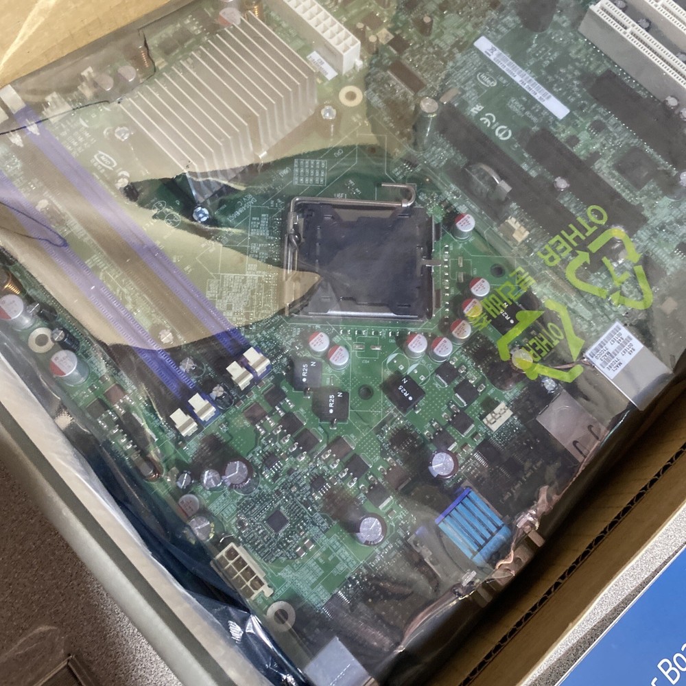 NEW SEALED PACKAGE - INTEL S3210SHLC SINGLE PROCESSOR SERVER MOTHERBOARD 902001