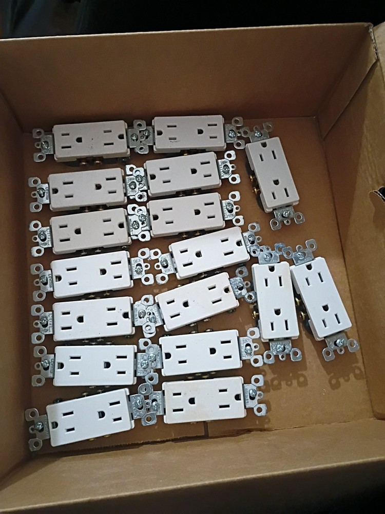 16 2-Pole 3-Wire Grounding Duplex Outlet by Leviton