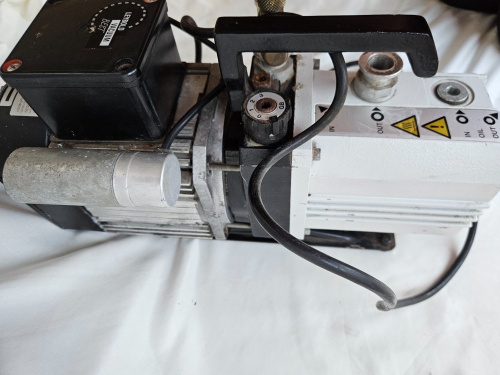 Leybold TRIVAC D2, 5E Vacuum Pump