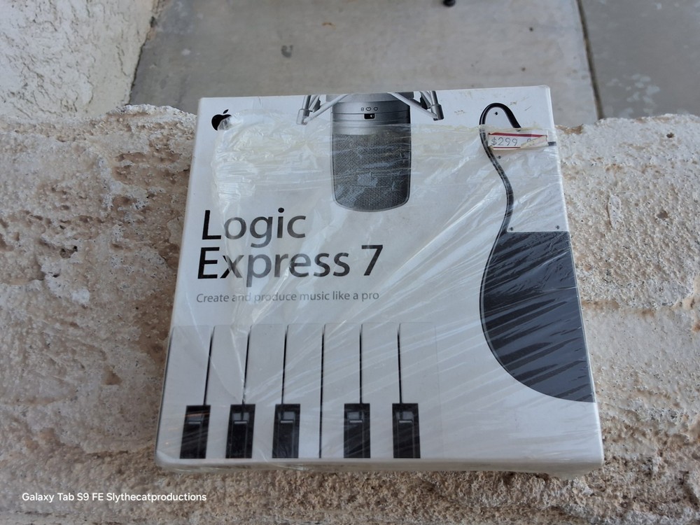 Apple Logic Express 7 Music Editing/Composing Software w/ Key (Mac)