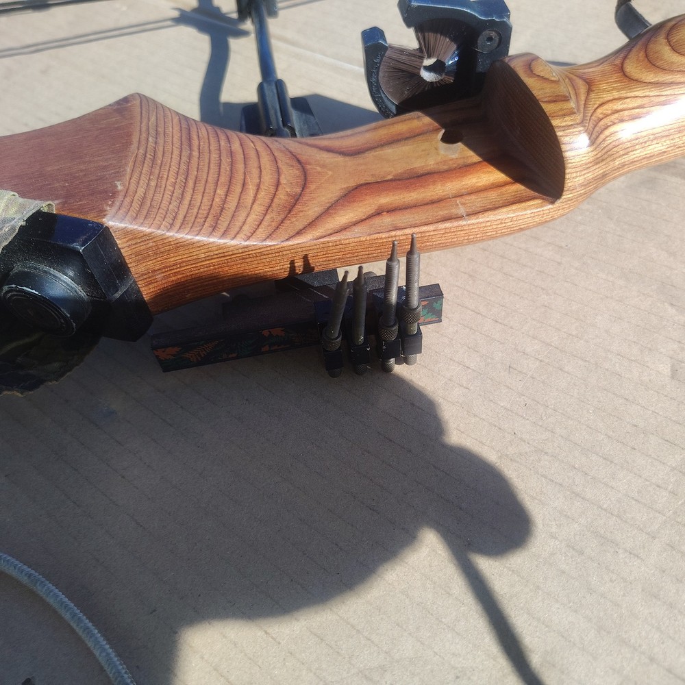 Martin Archery Compound Bow with 4 aiming posts, Saunders damper & arrow guide