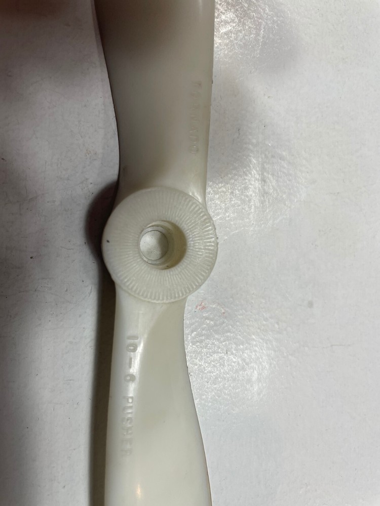 VINTAGE TORNADO, PLASTIC / NYLON, PROPELLER 10-6 PUSHER (60)