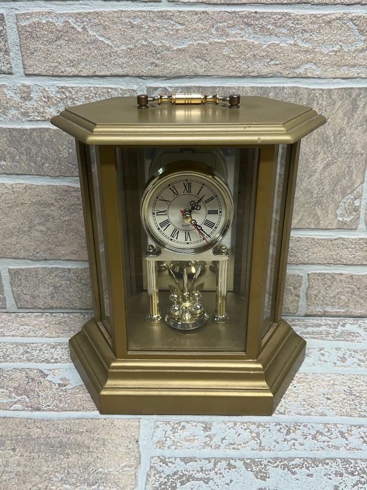 Quartz Clock Rotating Pendulum