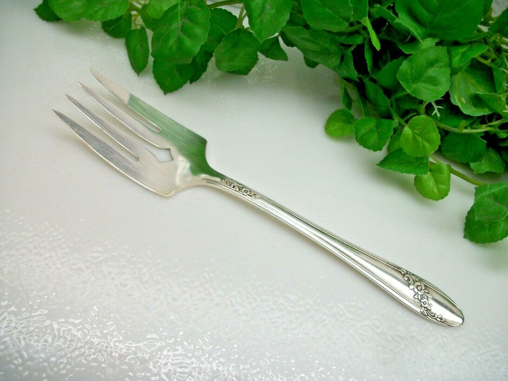 Oneida Silver QUEEN BESS II Tudor Silverplate Cold Meat Serving Fork 1946
