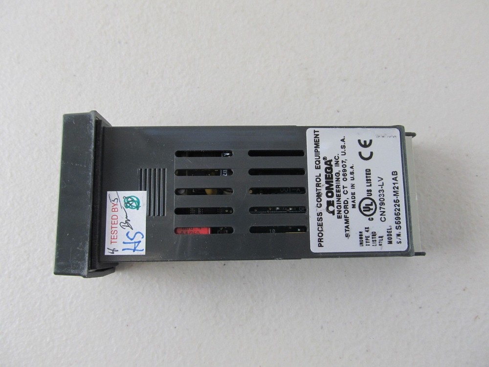Omega Engineering Process/Temperature Controller CN79033 CN79033-LV