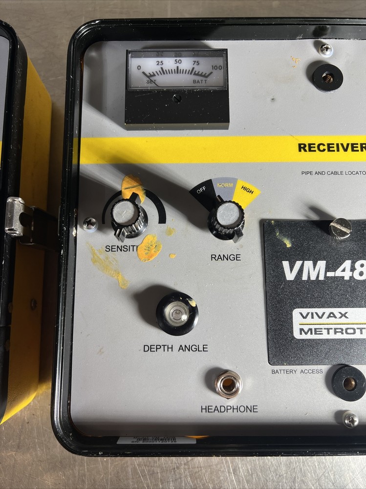 Vivax Metrotech VM-480B Split Box Pipe and cable locator. Item ID #1