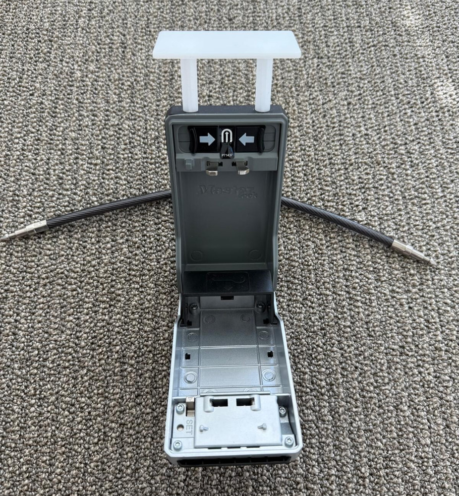 Master Lock 5400T Portable Key Safe Holds 10 Keys Single Lock Box Open Pack
