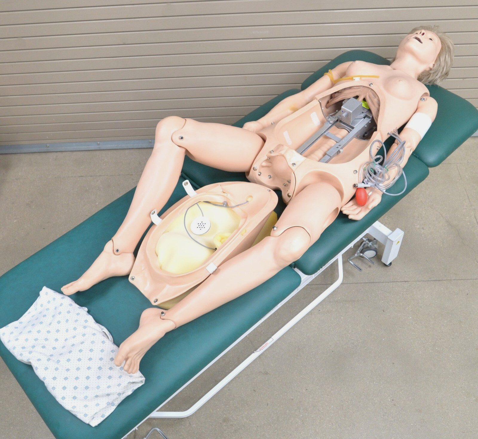 Gaumard S550/S551 Noelle Maternal & Neonatal Care Birthing Simulator