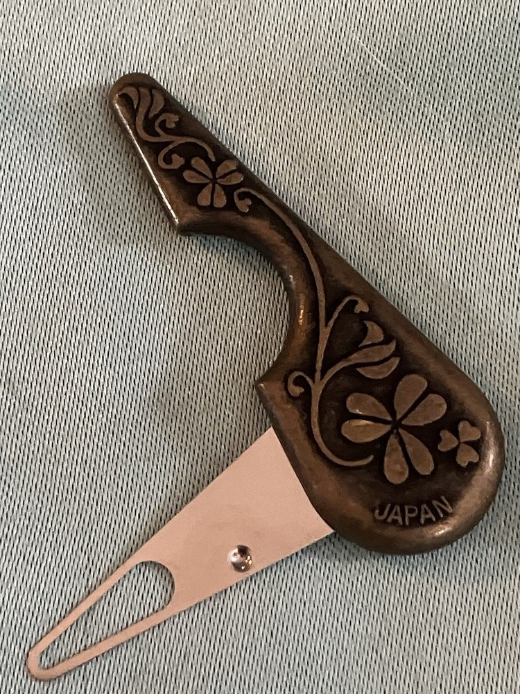 Antique Clover Yarn Threader