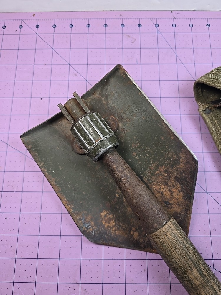 ORIGINAL WWII US ARMY M1943 COMBAT FIELD FOLDING SHOVEL - DATED 1945 AMES