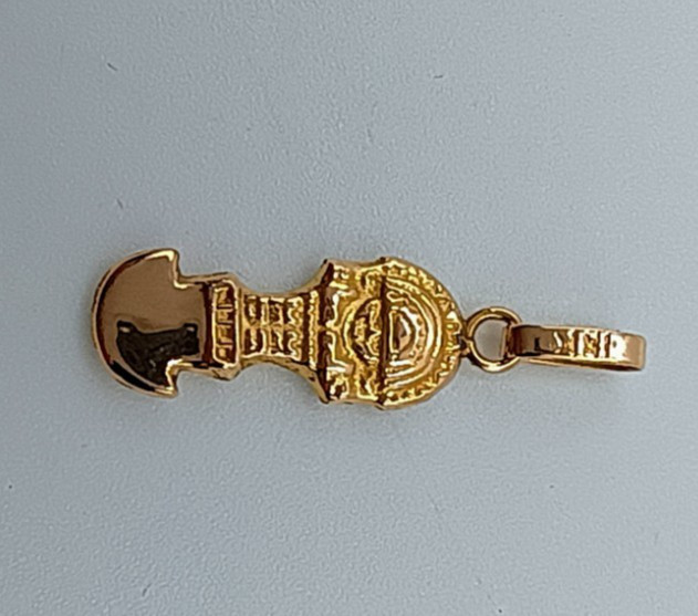 18k gold peruvian tumi pendant
