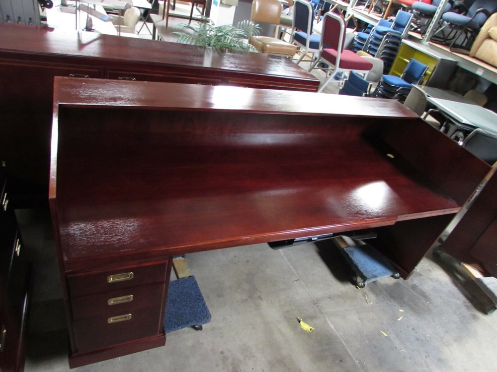 U-Shaped Wood Reception Desk for Lobby