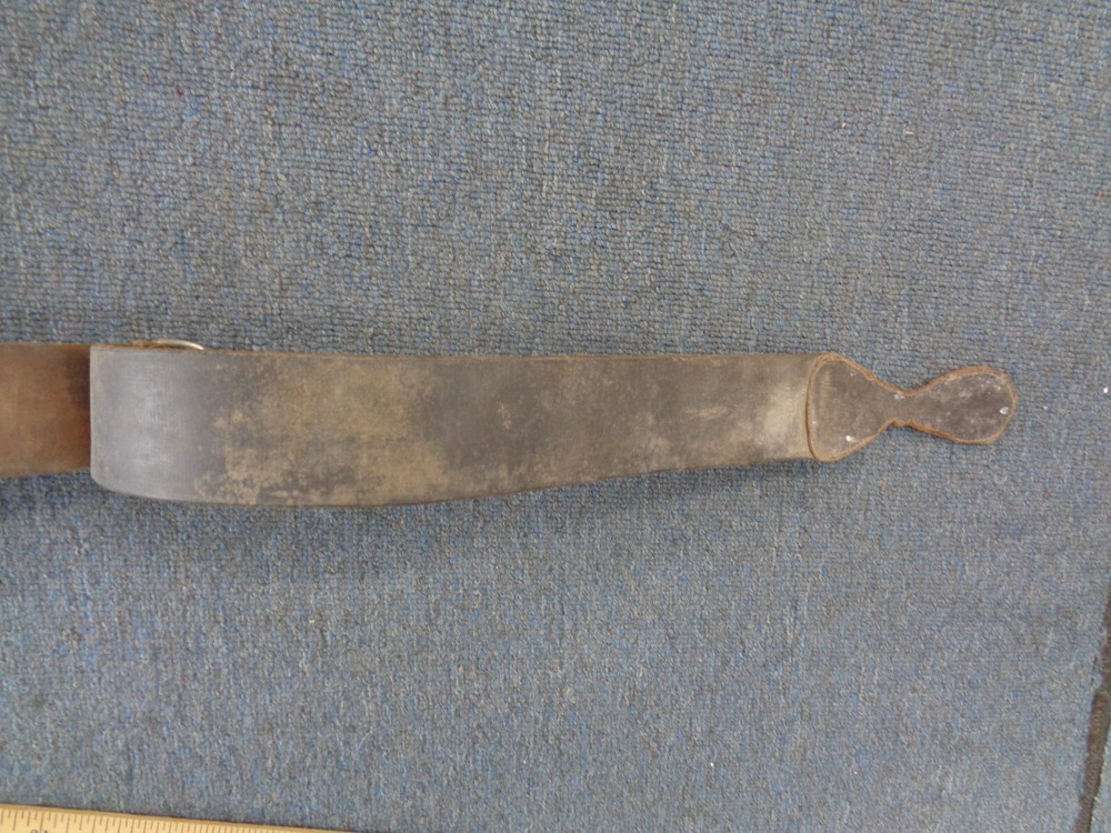 VINTAGE LEATHER RAZOR STROP