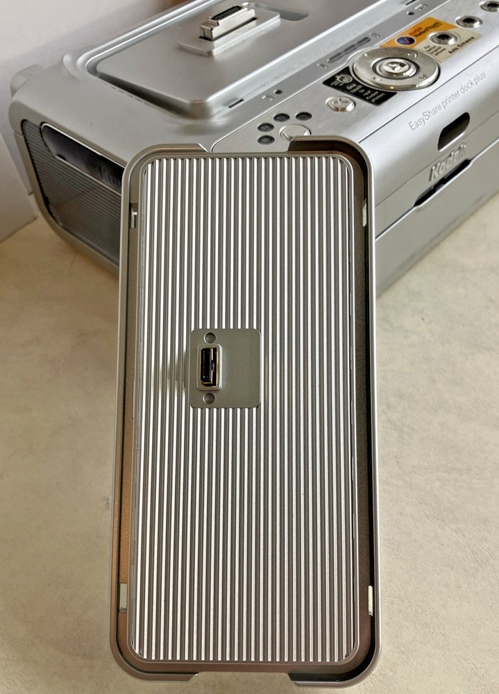 Kodak EasyShare Printer Dock 3 / Printer Tray & 40 Pcs. New Paper / Sample Pack