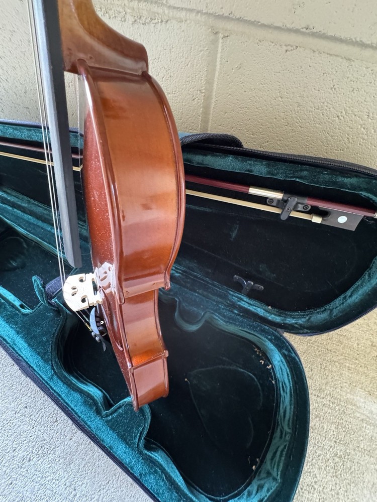 Nova Student Violin Outfit With 2 Bows