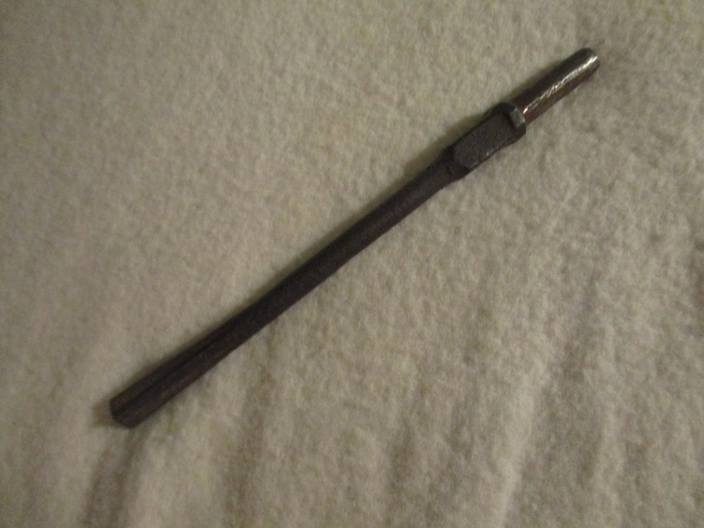 Pneumatic or electric hammer chisel used