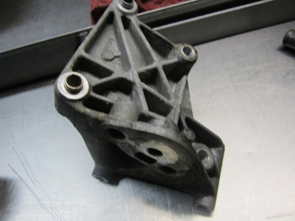 Power Steering Pump Bracket From 1998 JAGUAR XJ8 4.0