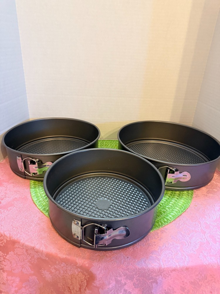 Three Piece Non Stick Spring Form Cake Pan Set Three Different Sizes
