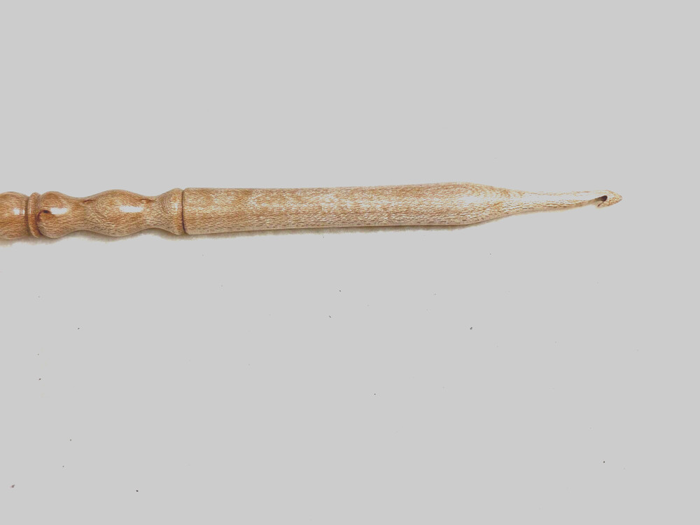 Hand carved Birdseye Maple WOOD  YARN  CROCHET HOOK  size G