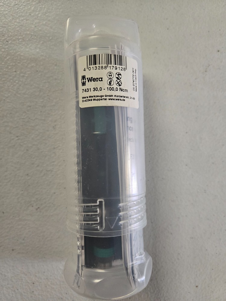 Adjustable torque screwdrivers with Rapidaptor quick-release