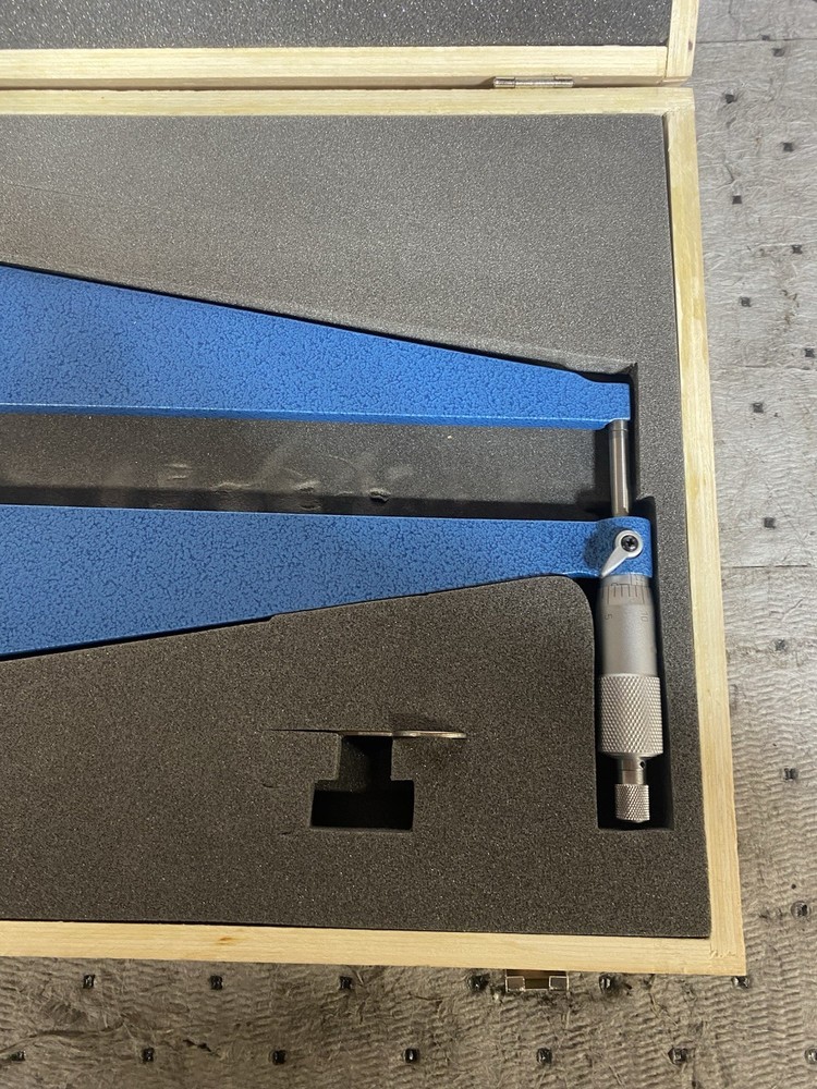 Deep throat micrometer