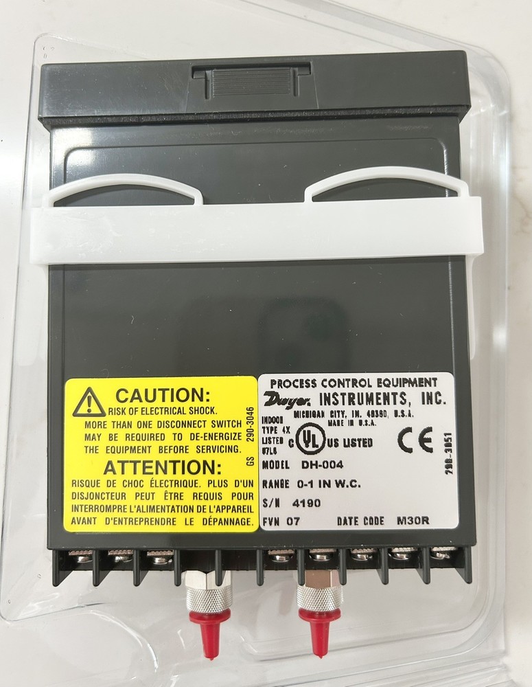 DWYER DIGIHELIC DH-004 Differential Pressure Controller