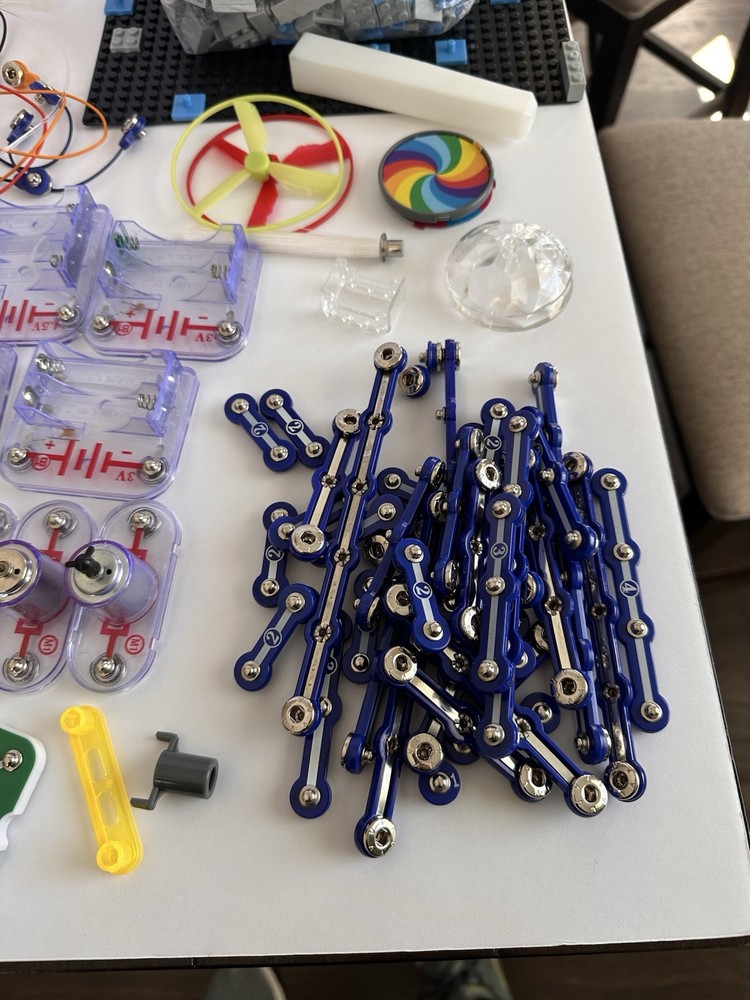 Electronic Snap Circuits Large LOT Elenco STEM Educational