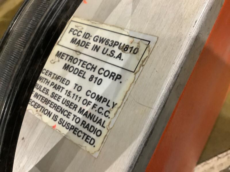 MetroTech Pipe & Cable Locator Model: METROTECH 810