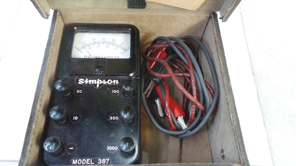 SIMPSON VOLTAGE METER 387         (G123667-5 (JO) FF-14)