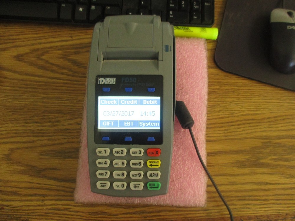 First Data: FD-50 Data Terminal. P/N: 001304064 with Adapter. Tested Good