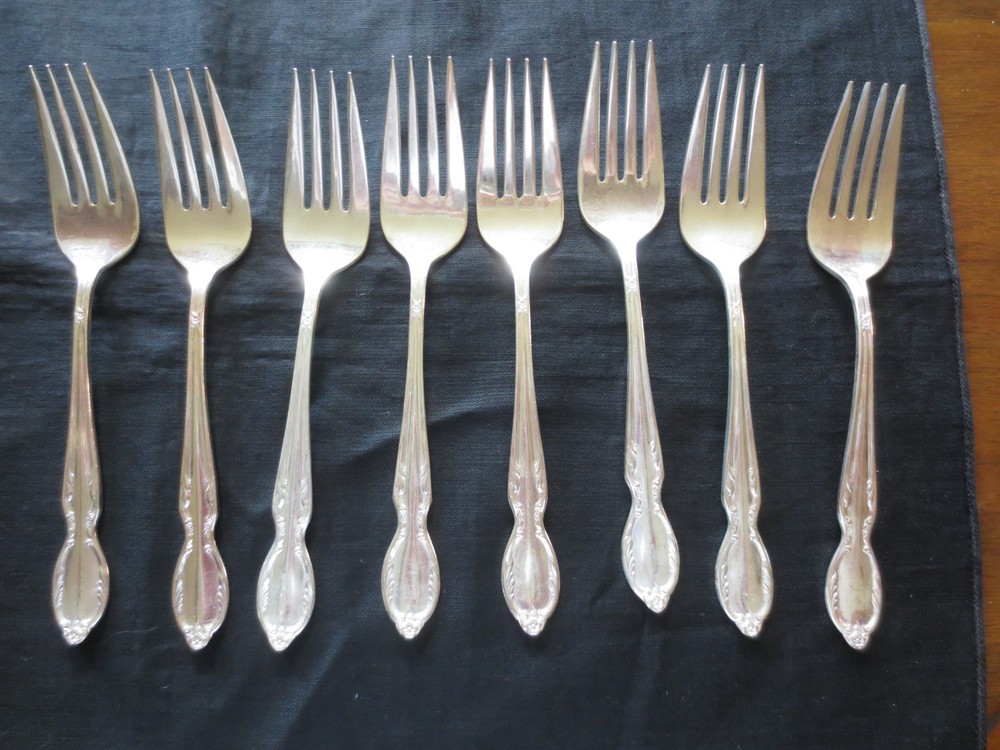 46 Pc. ROGERS & BROS. EXTRA PLATE Original Rogers SILVERPLATE FLATWARE for -8